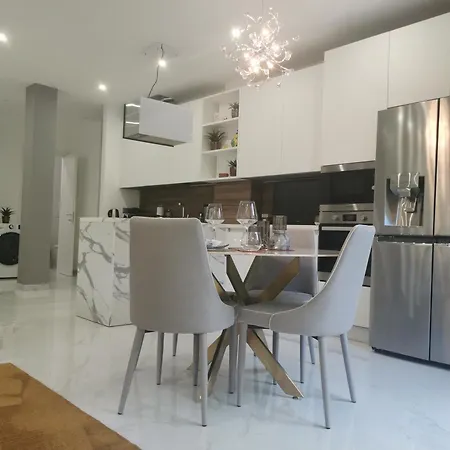 Vanecia's Luxury Apartment