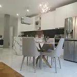 Vanecia's Luxury Apartamento