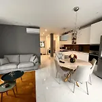 Vanecia's Luxury *